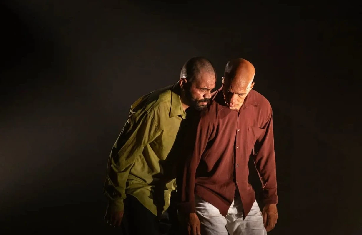 Umbigo desafia masculinidades no Sesc Copacabana