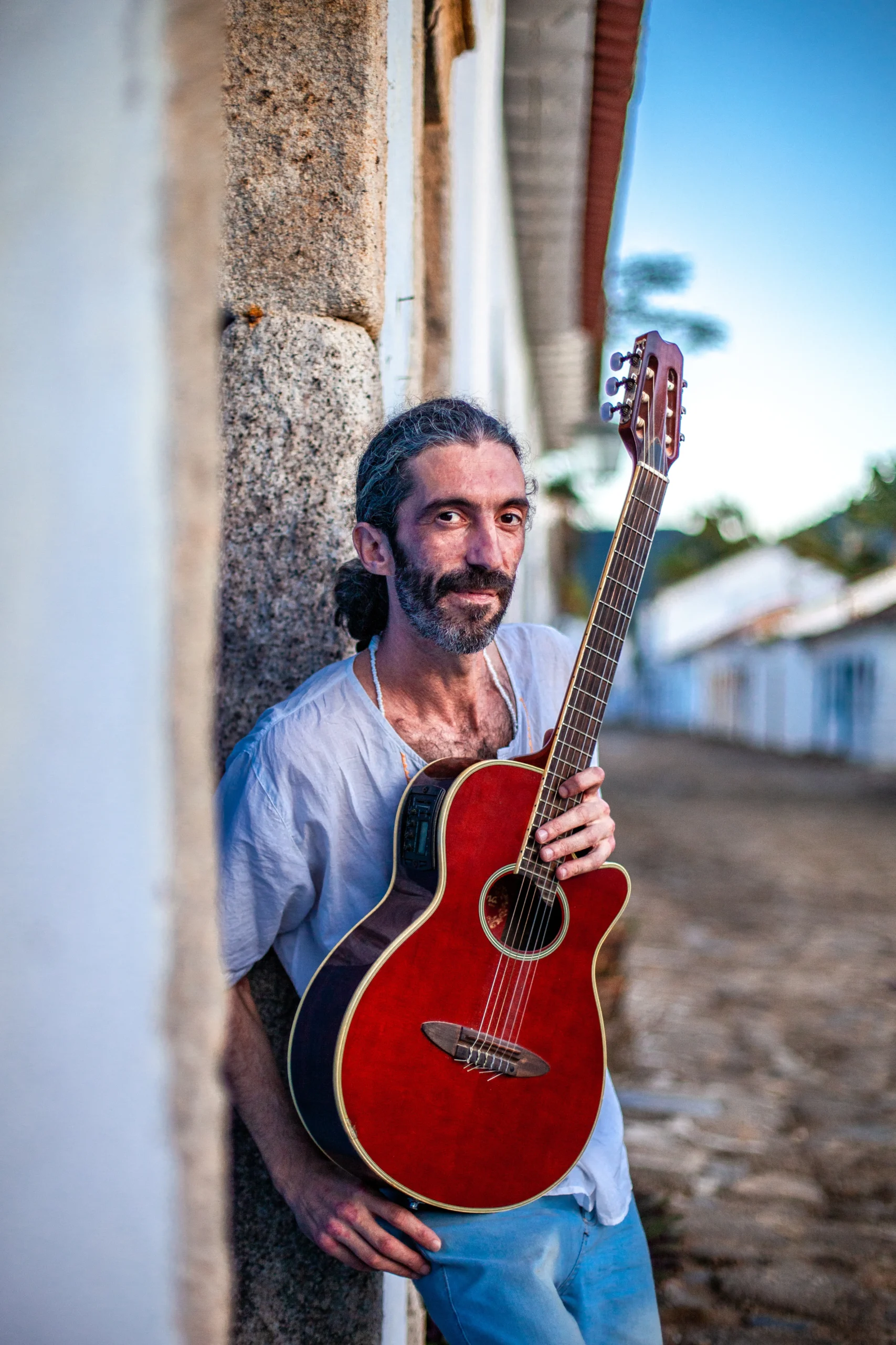 Menescal transforma samba em hino à vida