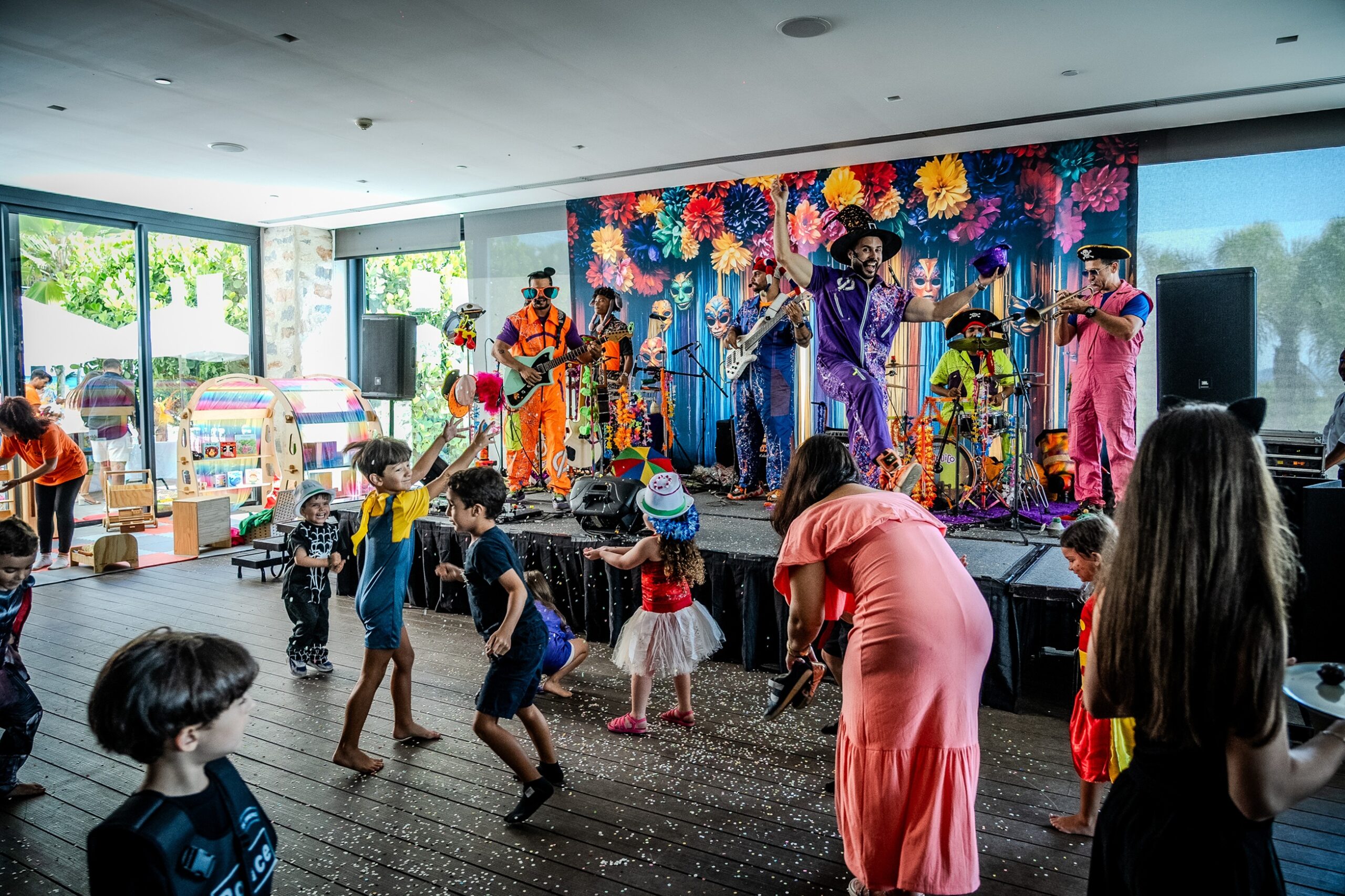 Grand Hyatt Rio abre folia com feijoada do Salgueiro