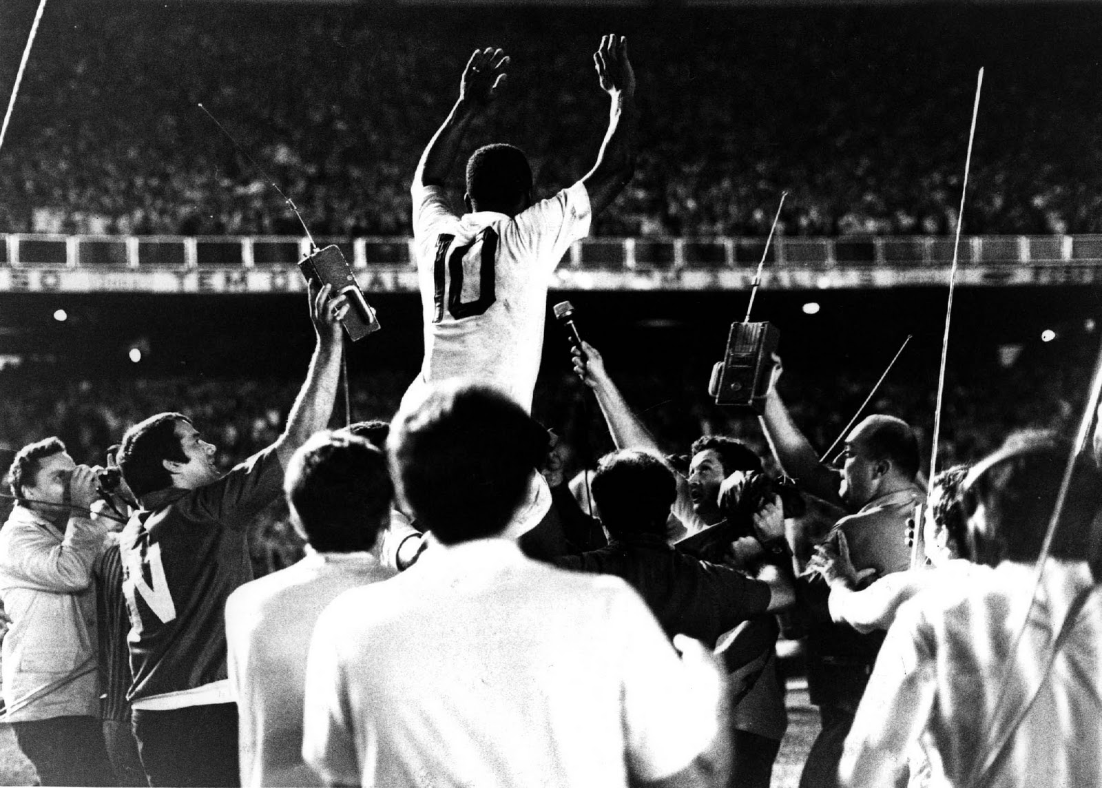 TV Brasil exibe docs de Pelé e Garrincha nesta sexta