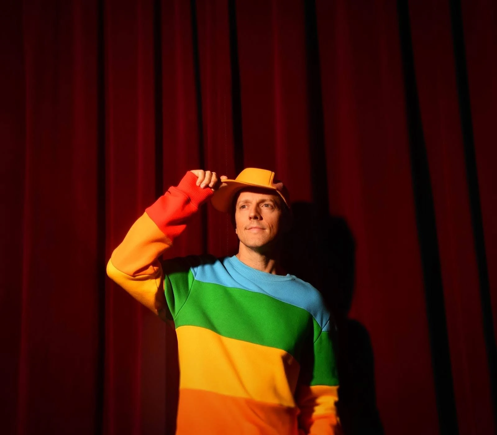 Jason Mraz une hits, yoga e filantropia no Brasil