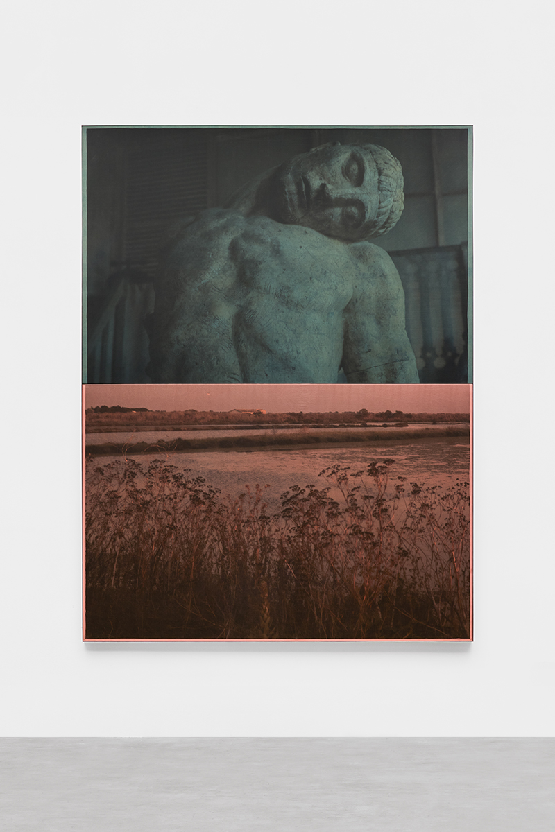 Simões de Assis abre 2026 com Julia Kater