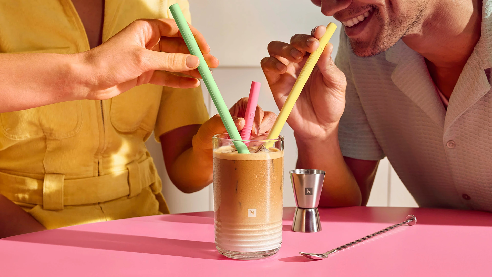 Nespresso le da “play” al verano 2026 con pistacho