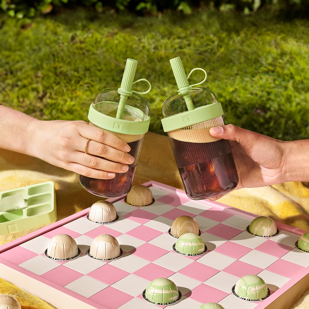 Nespresso le da “play” al verano 2026 con pistacho