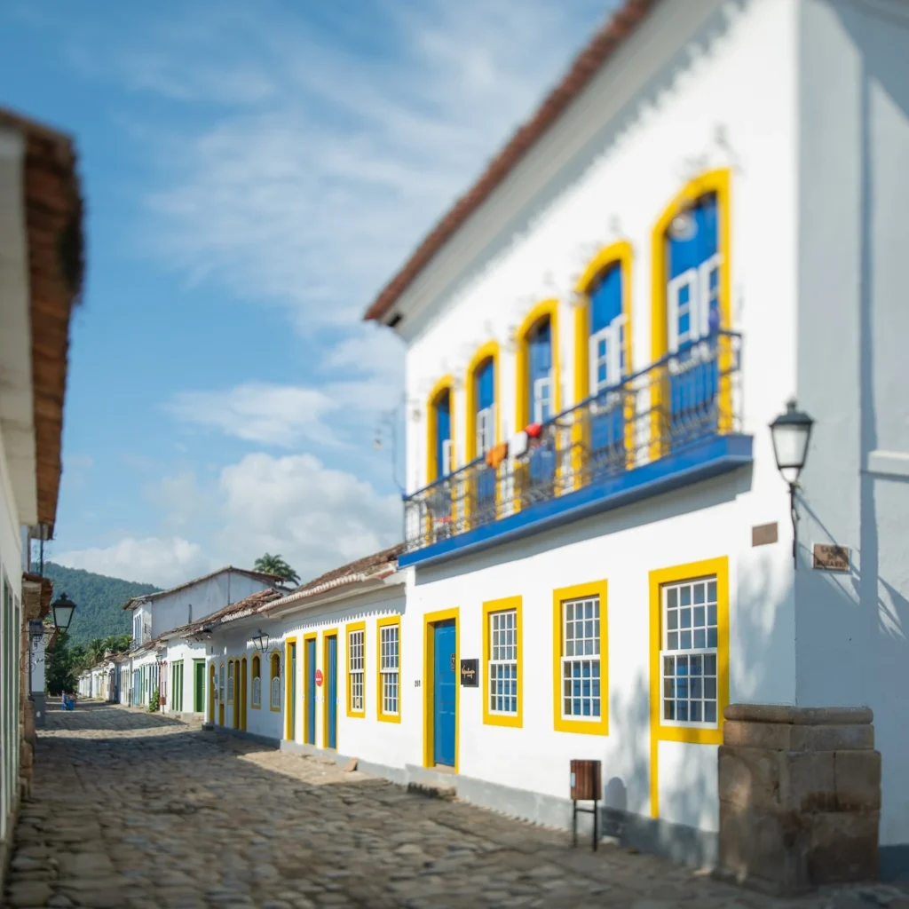 Sandi Hotel completa 60 anos e reforça laço com Paraty