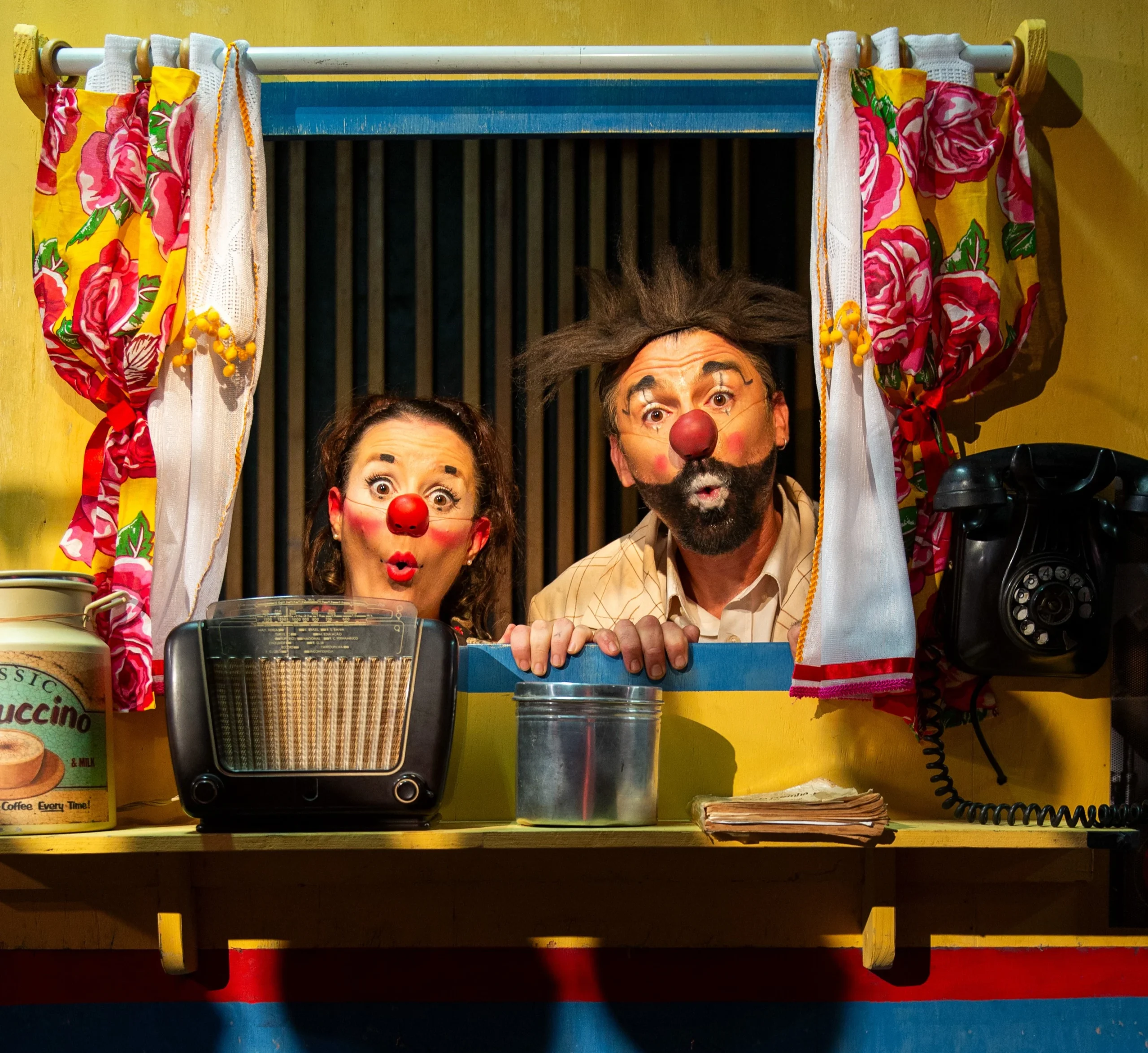 Gargalhão showcase brings masks and comedy to Commune