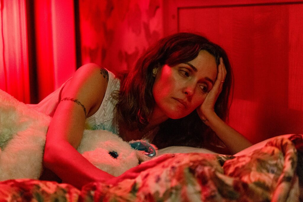 Rose Byrne gana Globo de Oro por película en cartelera