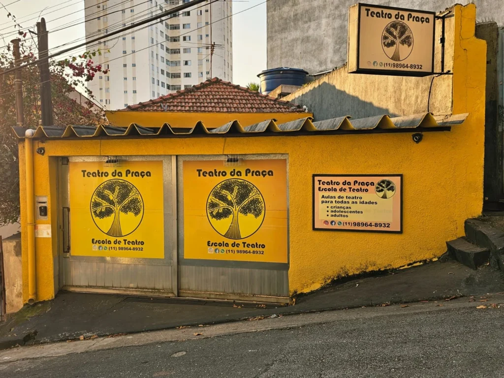 Teatro da Praça seleciona turma 2026 em aula prática