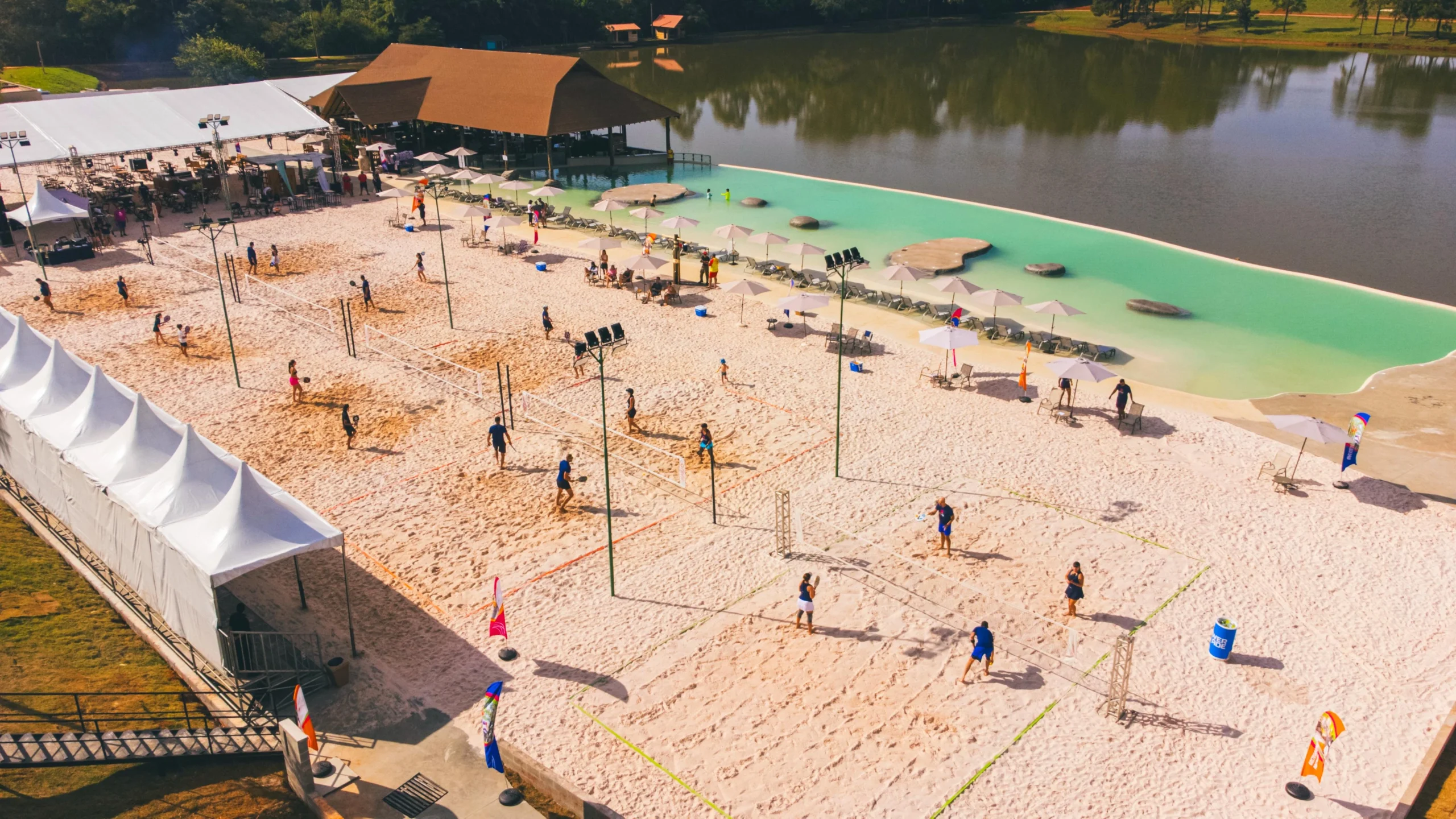 Praia Mavsa inaugura el verano con show de Alexandre Pires