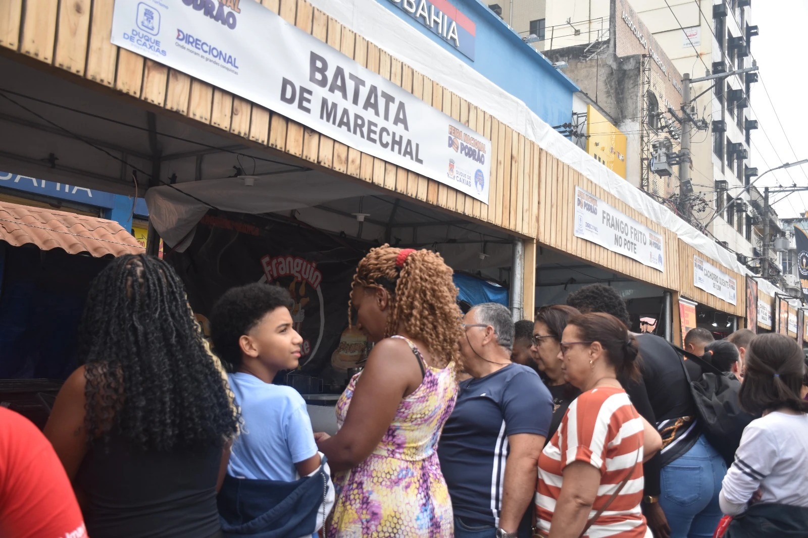 Podrão gigante toma praça revitalizada em Caxias