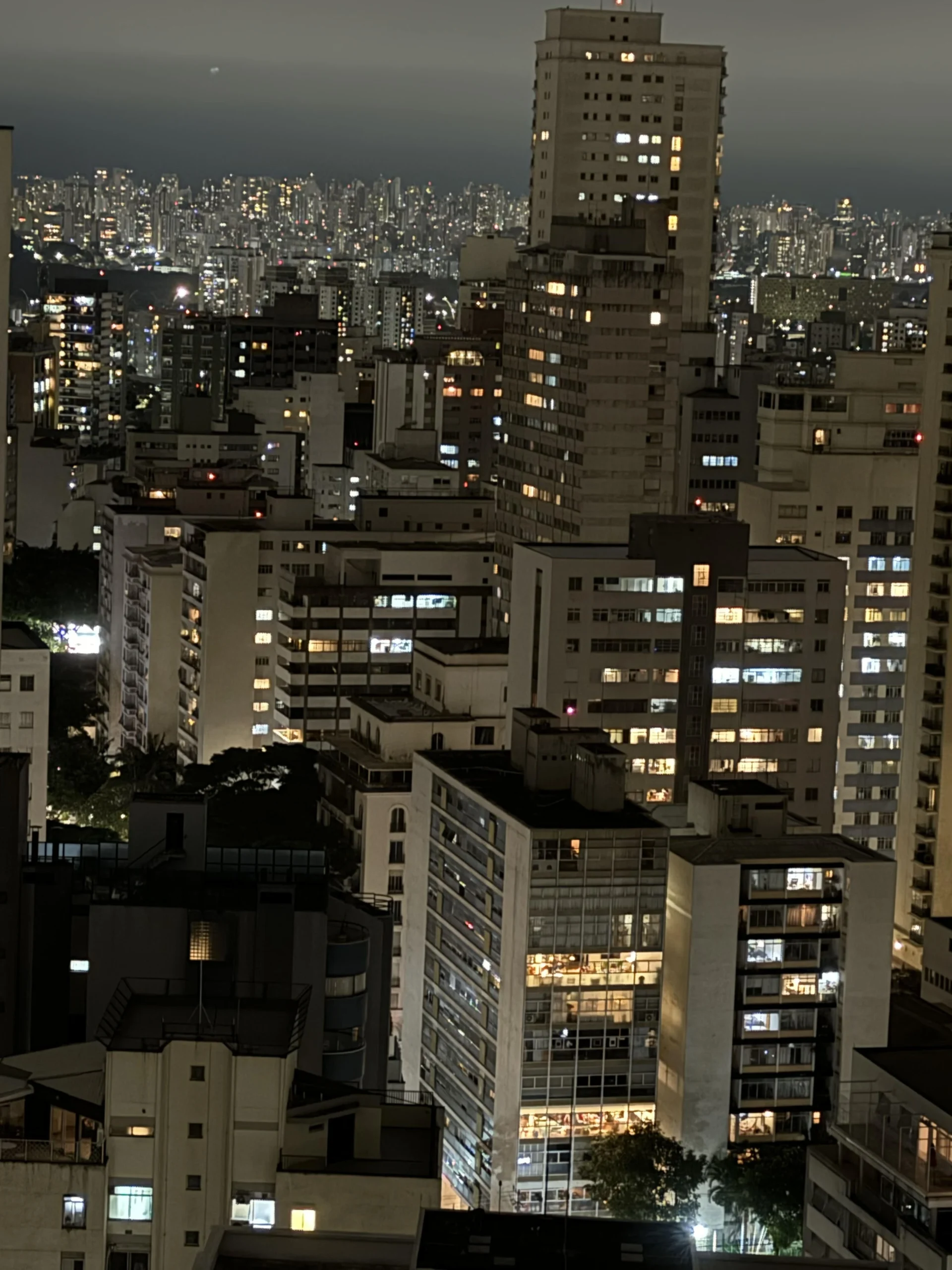 Avenida Paulista vira galeria a céu aberto nos 472 anos de SP