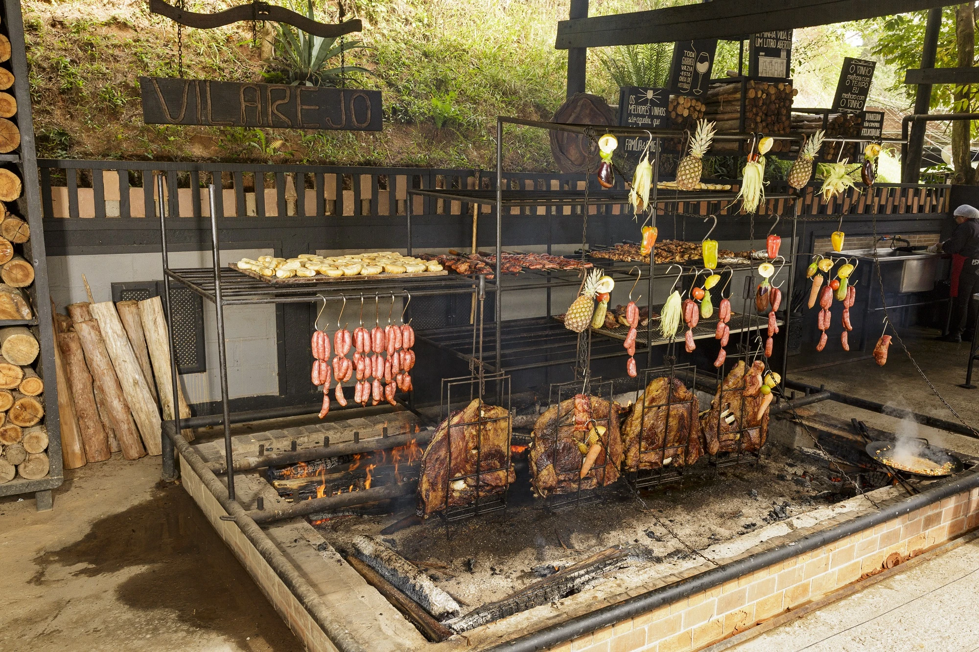 Dia da Gula: Vilarejo aposta no all inclusive no RJ