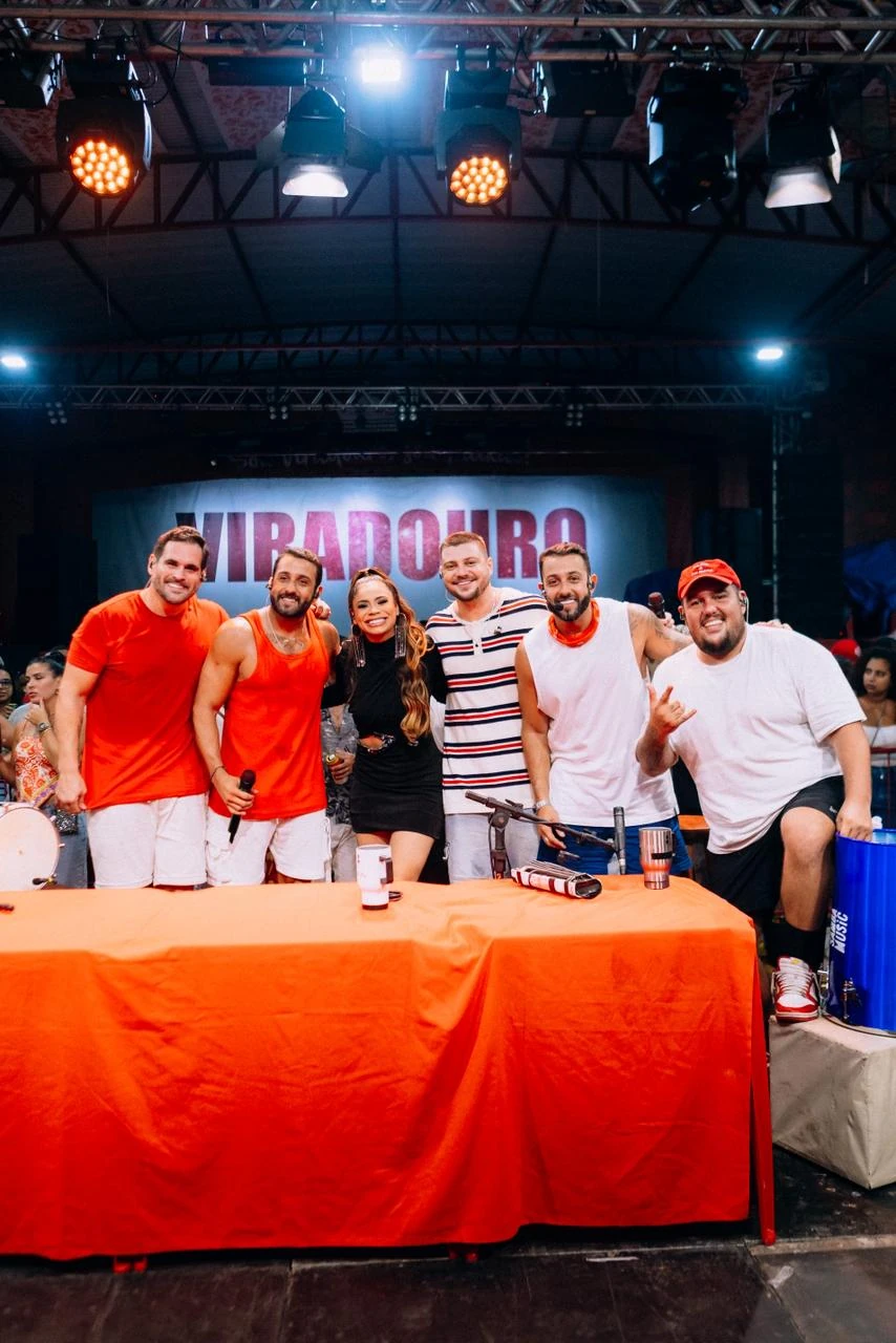 Lexa troca o funk pelo pagode  na Quadra da Viradouro