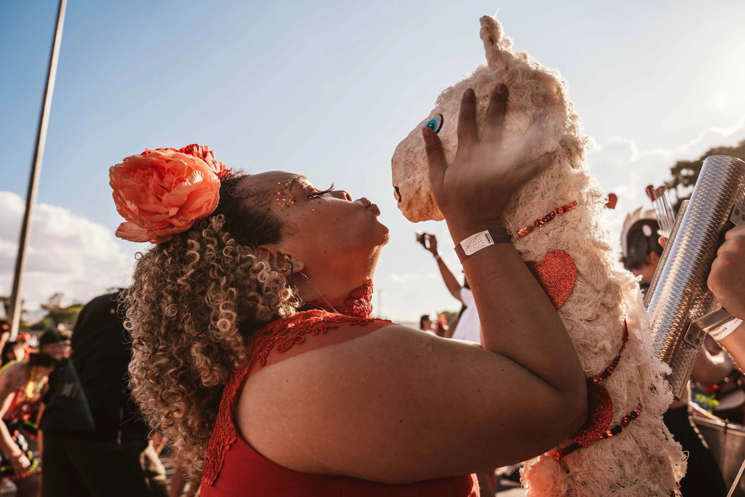 Cumbia Brasilis devora ruas de BH no pré-Carnaval