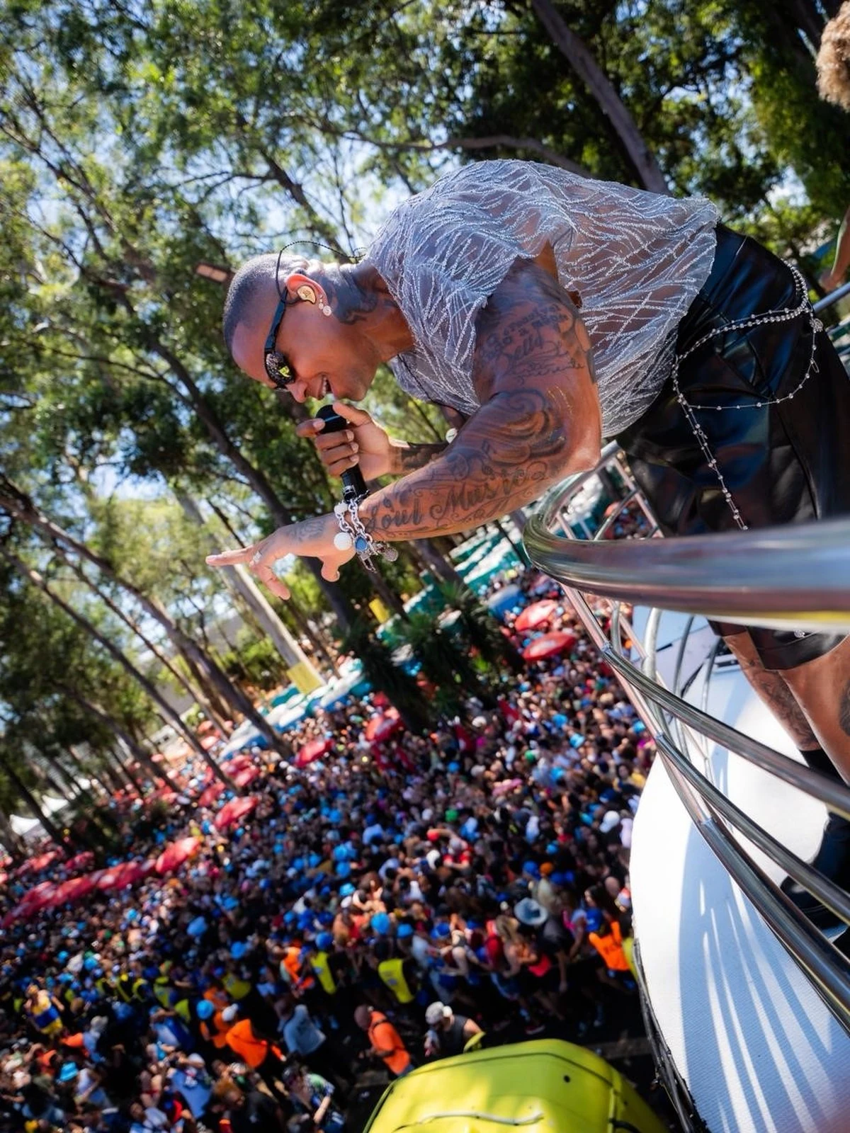 Léo Santana fecha carnaval de SP com Vem com o Gigante