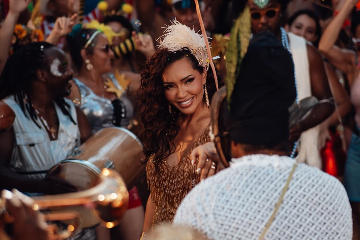 Karinah lança “Ripiei” e transforma mirante em roda de samba