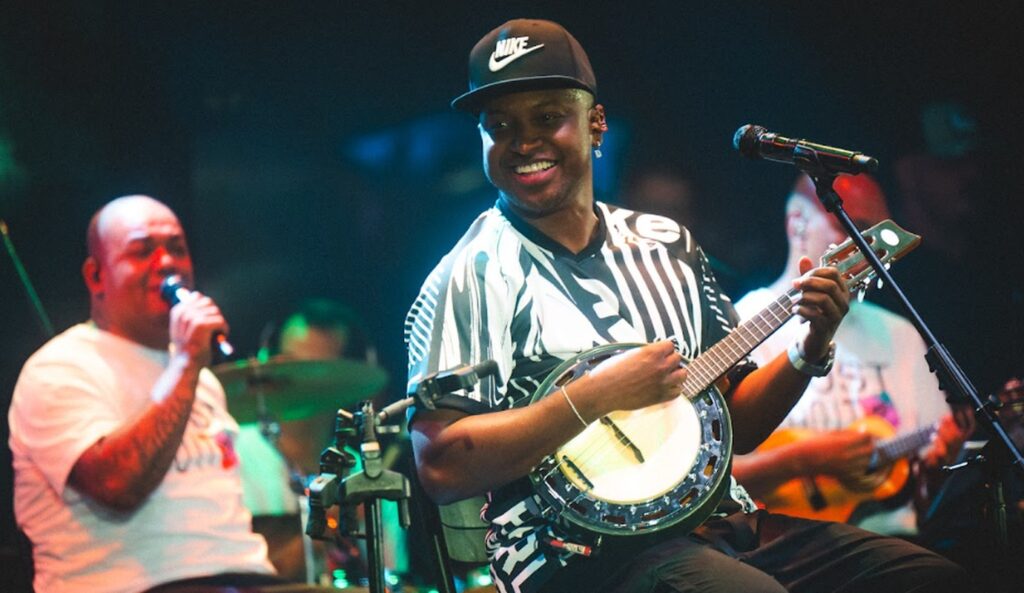 Thiaguinho leva ‘Banjo e Boné’ ao Vila JK em SP Thiaguinho leva ‘Banjo e Boné’ ao Vila JK em SP