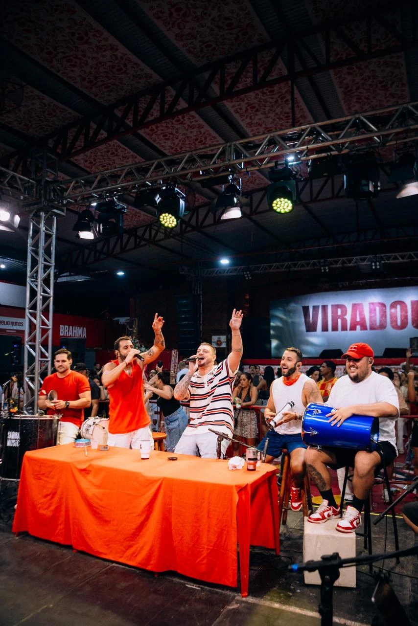 Lexa troca o funk pelo pagode  na Quadra da Viradouro