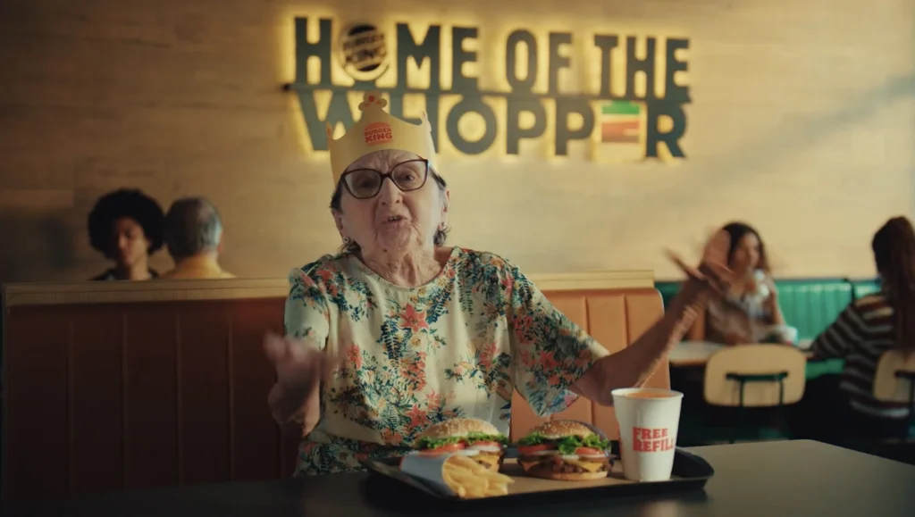 Tânia Maria vira “voz da torcida” em ação do BK® no cinema