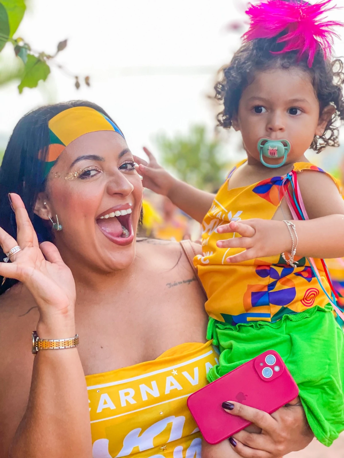 Carnaval o mês inteiro: Vilarejo turbina fevereiro no RJ