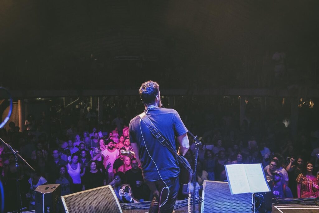 Qinhones estrena tributo a Jorge Mautner en Río