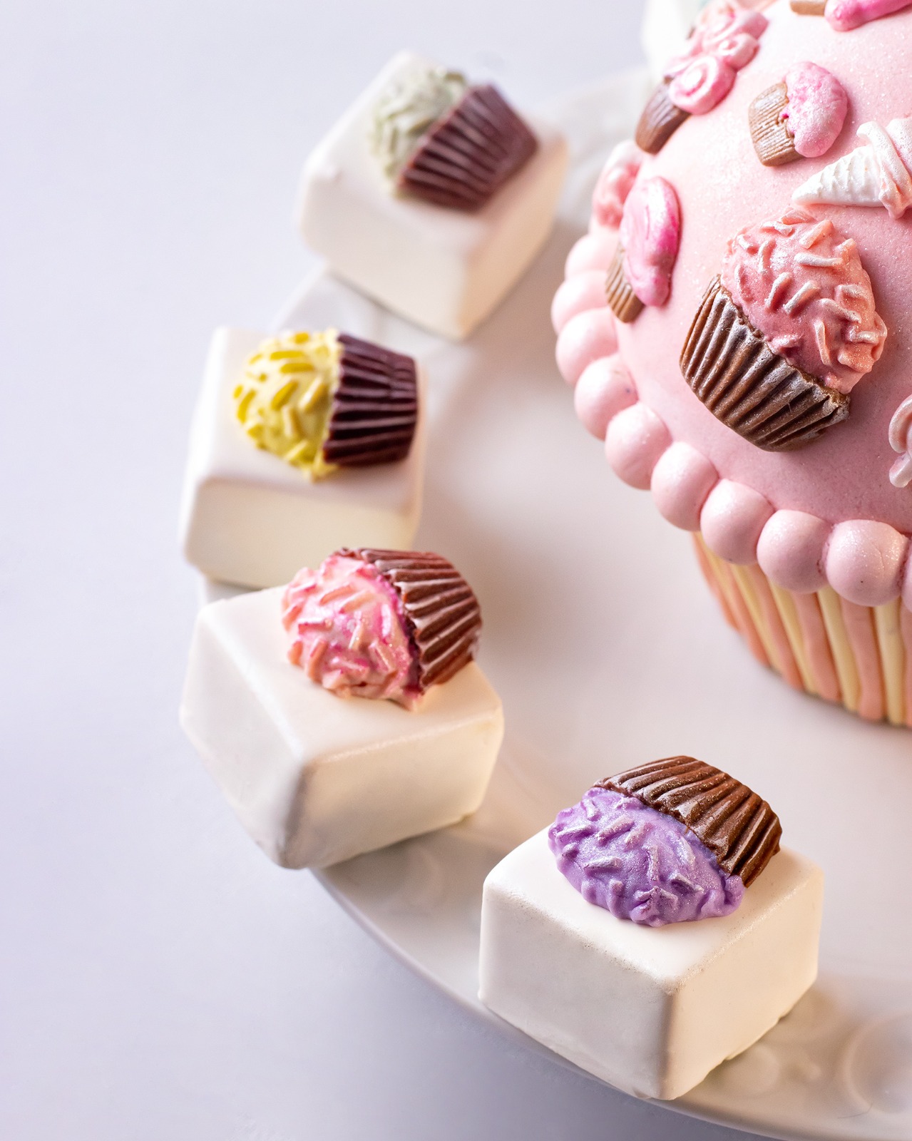 Louzieh Doces Unveils Candy Colors for 2026