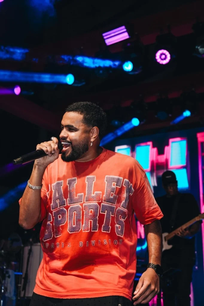 10 mil cantam “Textão” em estreia de bloco de Yan no Rio