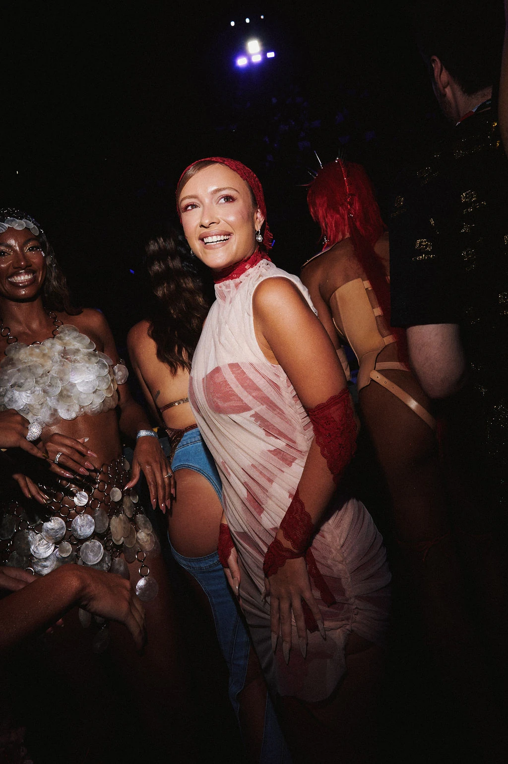 Sabrina Sato comanda noite de estrelas no Camarote Nº1