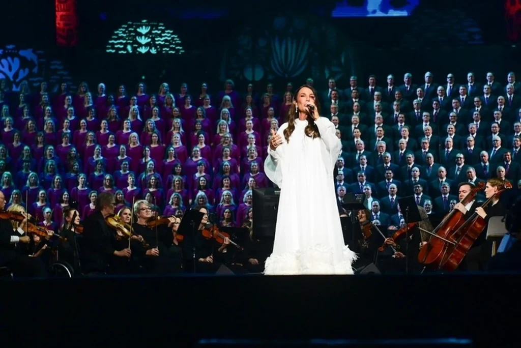 Ivete e Coro do Tabernáculo: show global no YouTube hoje