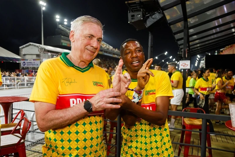 Ancelotti encontra ídolos da Seleção no Carnaval paulista 5 Ancelotti encontra ídolos da Seleção no Carnaval paulista