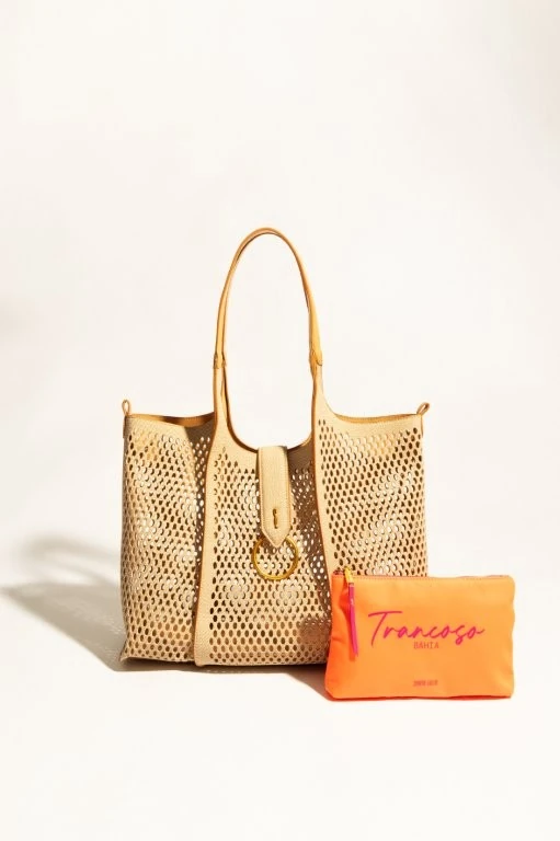 Santa Lolla distribui kits exclusivos em Trancoso no Carnaval