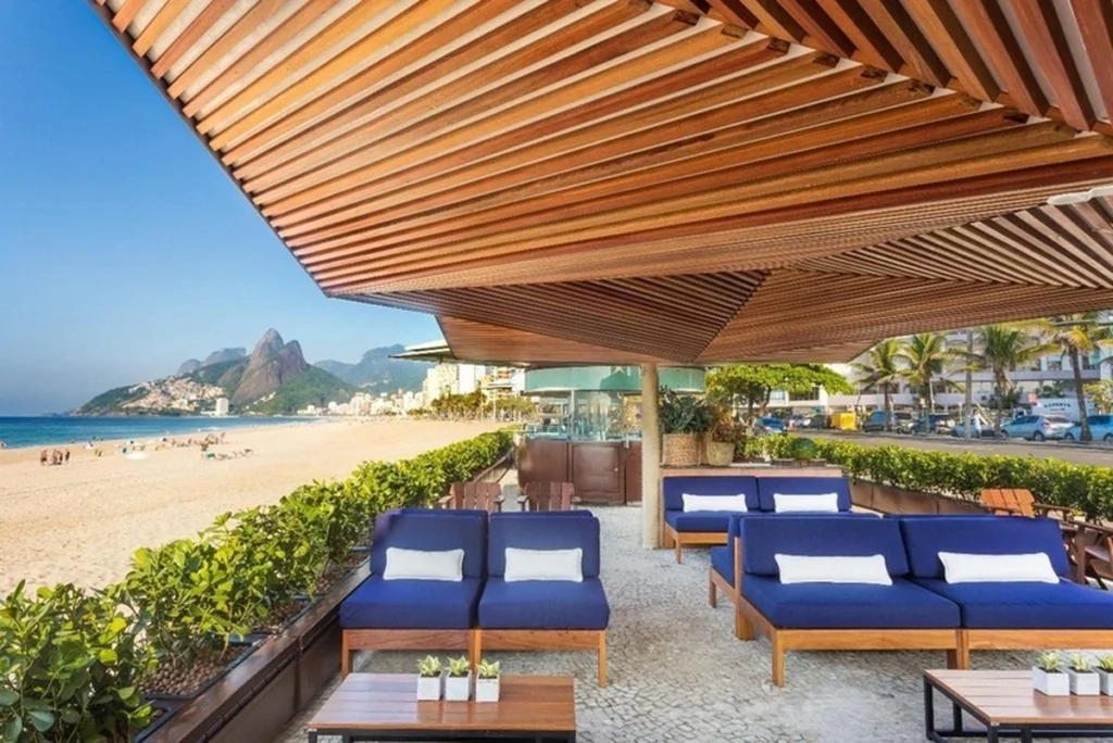 At 5 pm, Rio toasts from Leme to Prainha in sync At 5 pm, Rio toasts from Leme to Prainha in sync