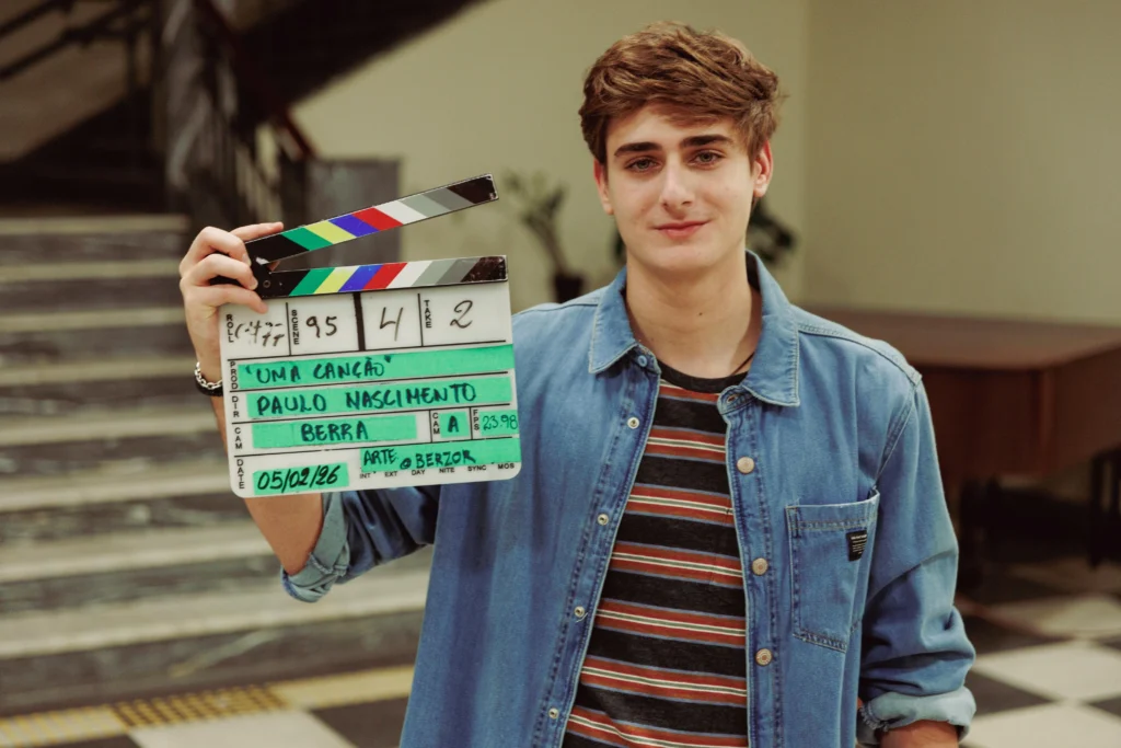 Sam Sabbá grava “Uma Canção” e canta ao vivo no set Sam Sabbá grava “Uma Canção” e canta ao vivo no set