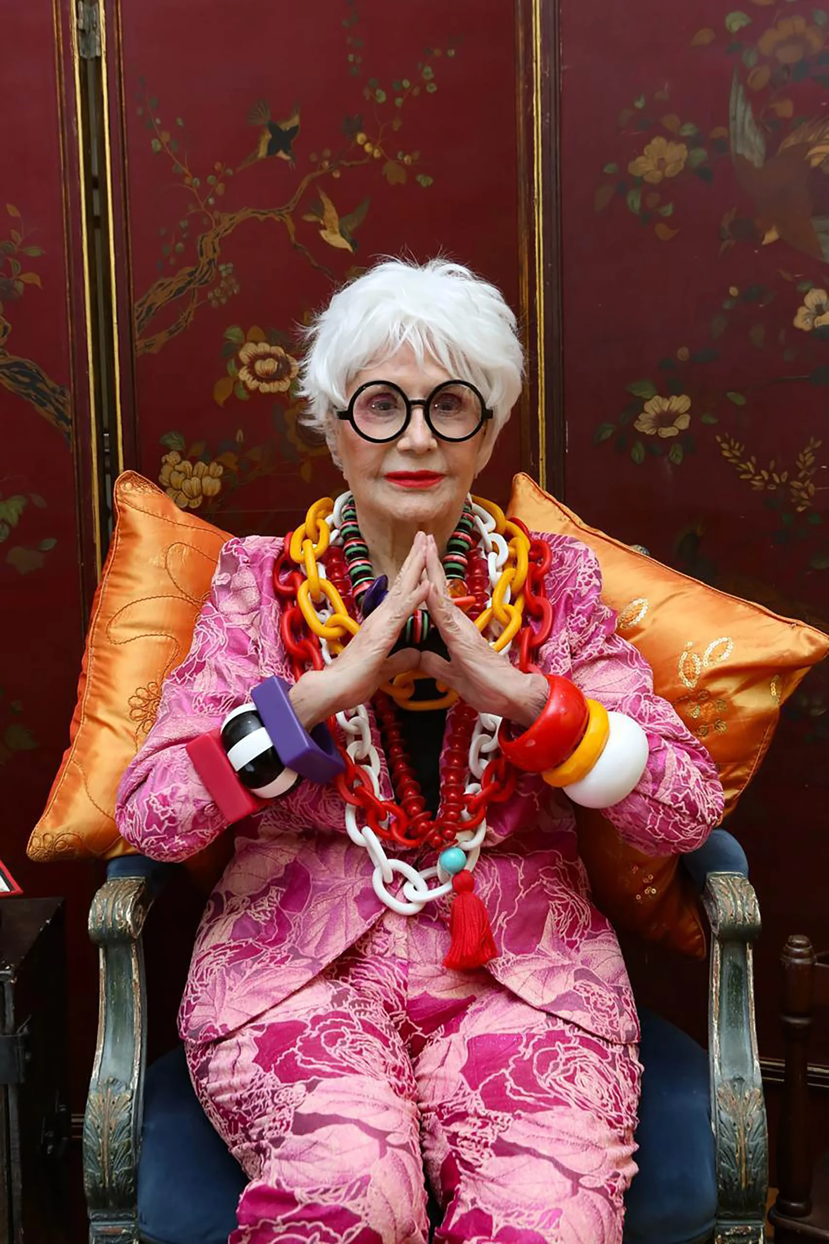 Rosamaria Murtinho vive Iris Apfel em “Uma Vida em Cores”