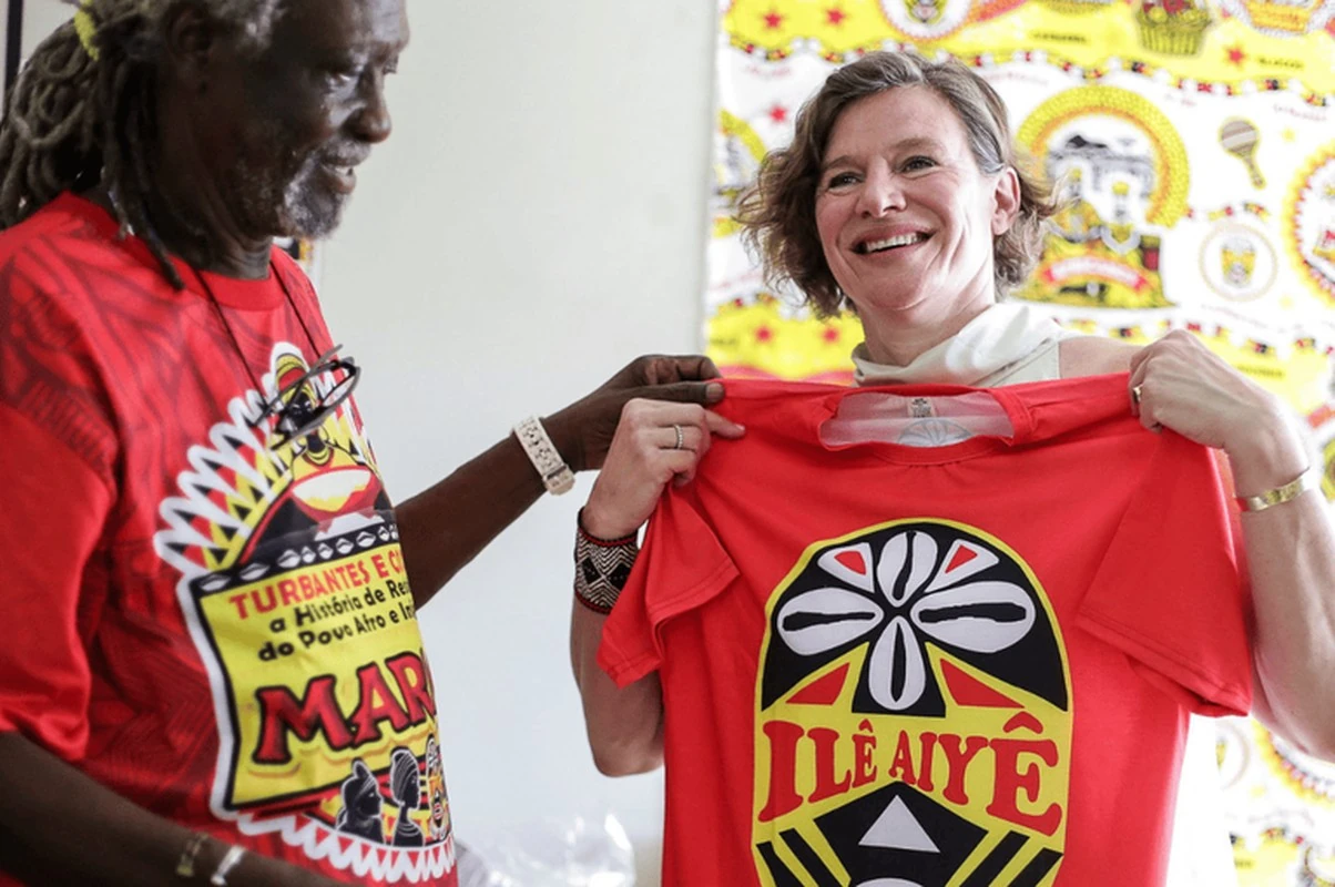 Mariana Mazzucato visita Ilê Aiyê e chama bloco de 