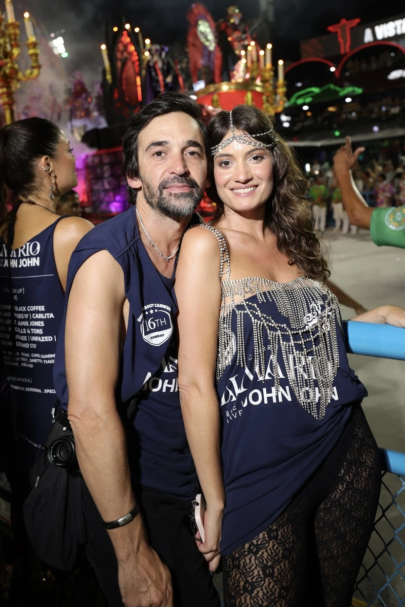 Mart'nália aquece Sapucaí com celebridades no Alma Rio