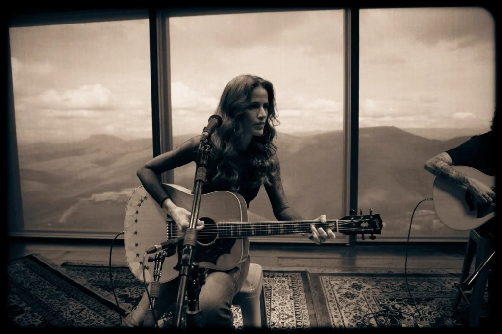 Ana Cañas emociona no novo “Sonastério ilumina” Ana Cañas emociona no novo “Sonastério ilumina”