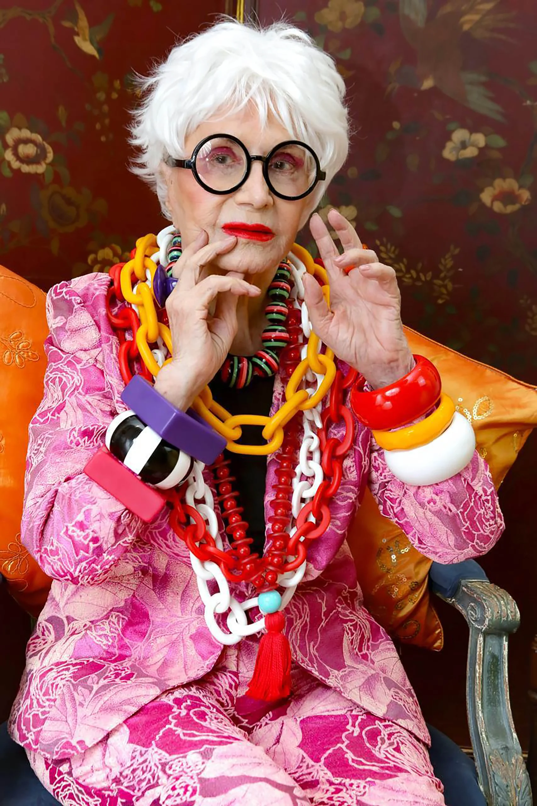 Rosamaria Murtinho vive Iris Apfel em “Uma Vida em Cores”