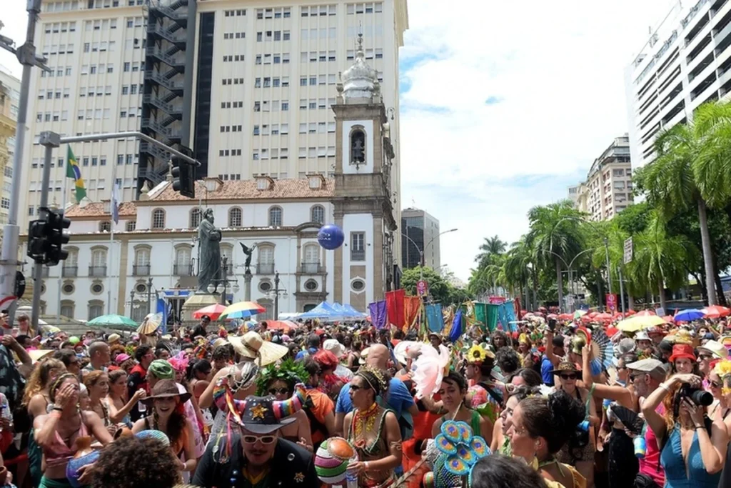 Rio inaugura Carnaval com 34 mil banheiros e meta de 100 toneladas de reciclagem