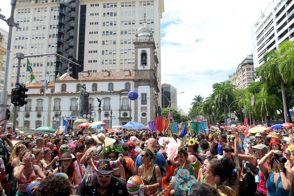 Rio inaugura Carnaval com 34 mil banheiros e meta de 100 toneladas de reciclagem