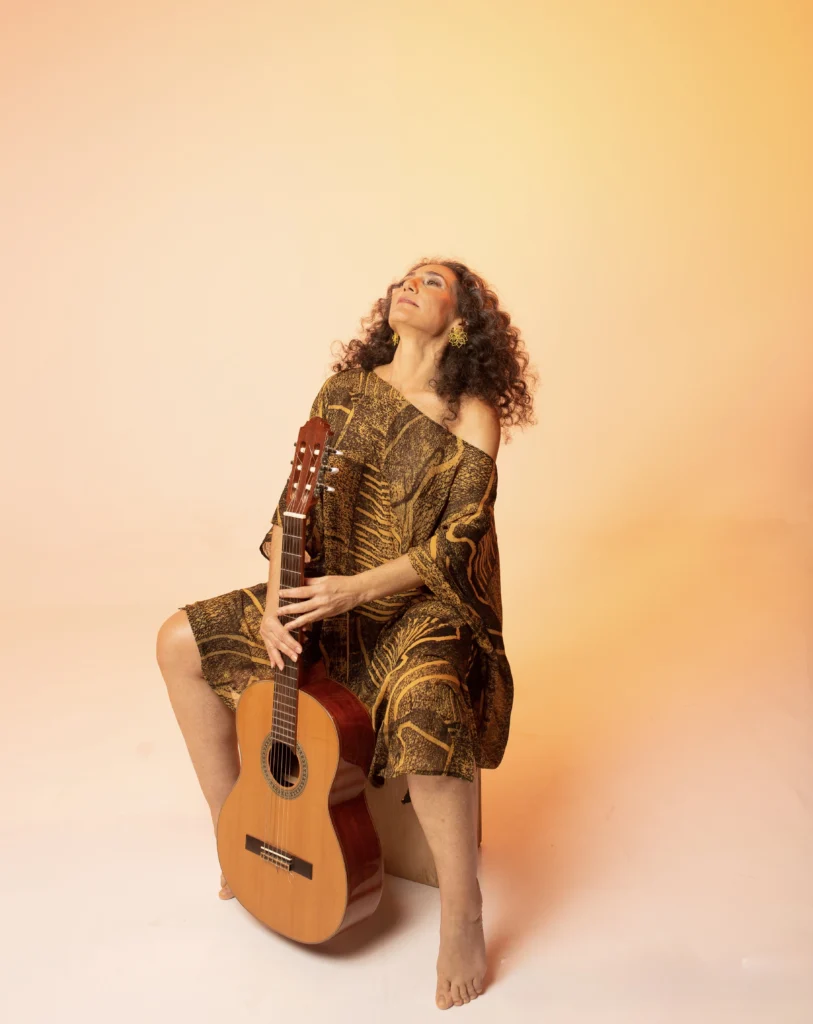 Badi Assad lanza álbum inédito y celebra 35 años de trayectoria