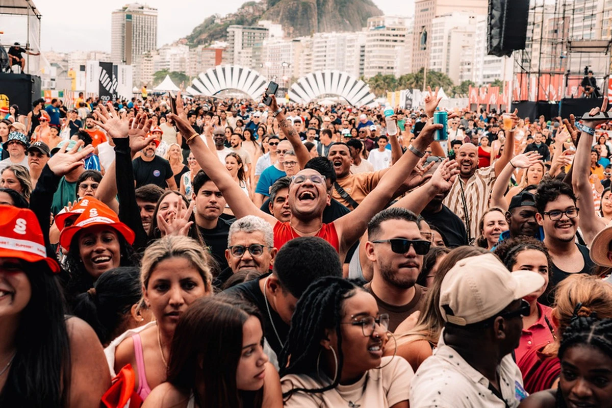 Copacabana vira pista: Xande, Iza e Alcione grátis