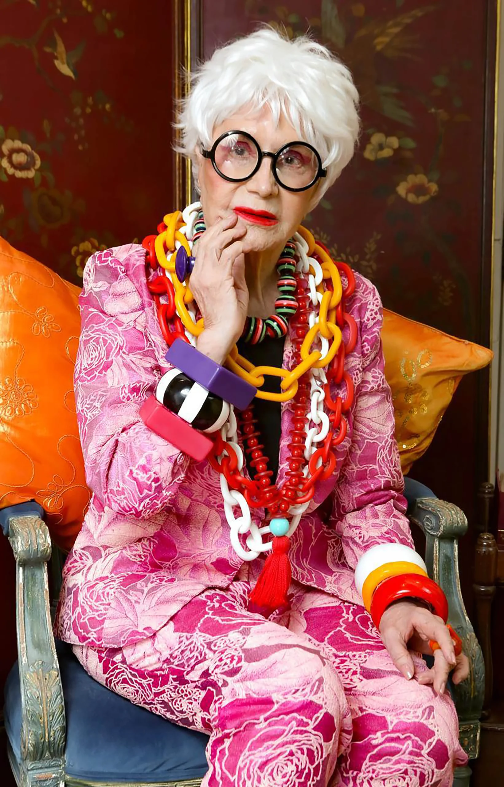 Rosamaria Murtinho vive Iris Apfel em “Uma Vida em Cores”