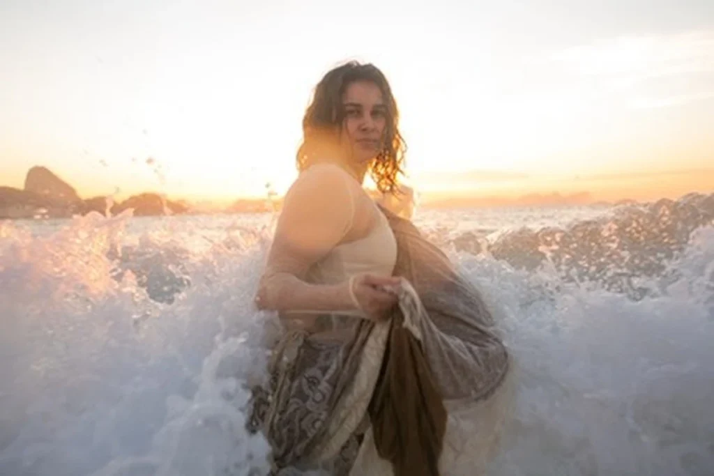 Lienne conecta sertão e Rio em show no CCJF Lienne conecta sertão e Rio em show no CCJF