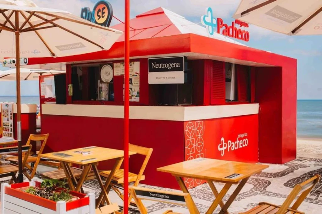 Quiosque em Ipanema vira festa de protetor solar grátis