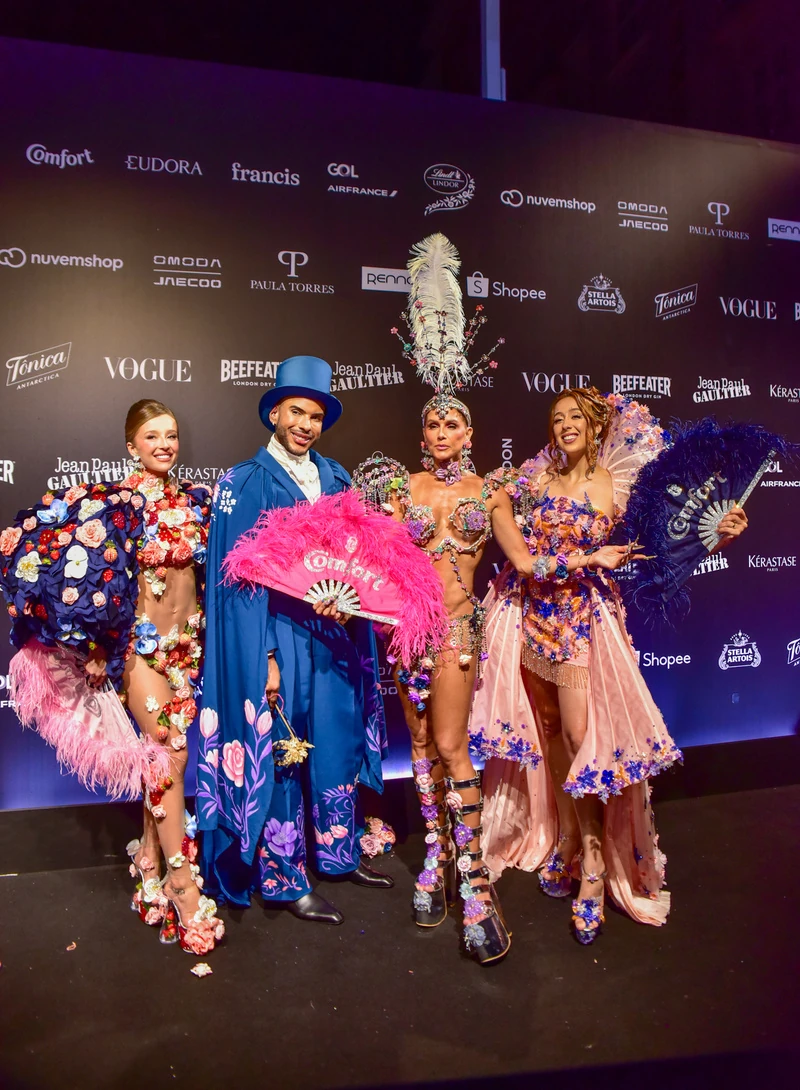 Comfort leva Bridgerton ao Baile da Vogue com performance