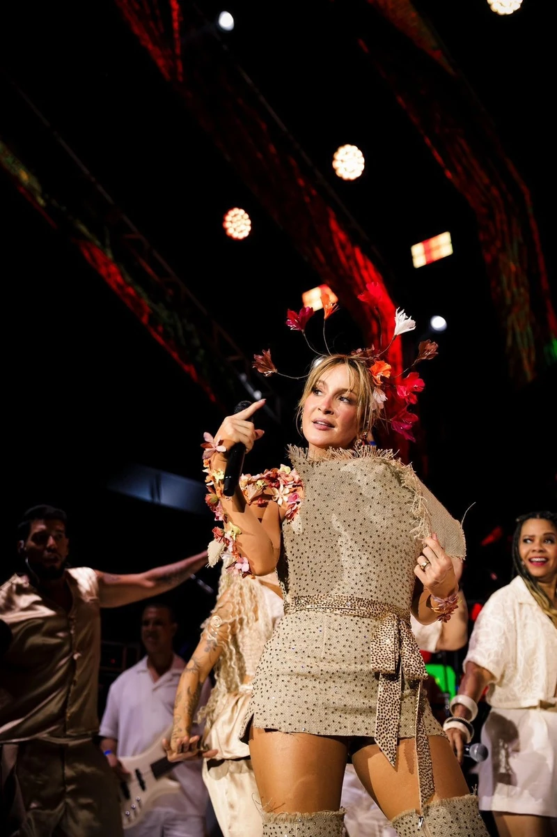 Claudia Leitte e Alok incendeiam quarta noite do Camarote Club