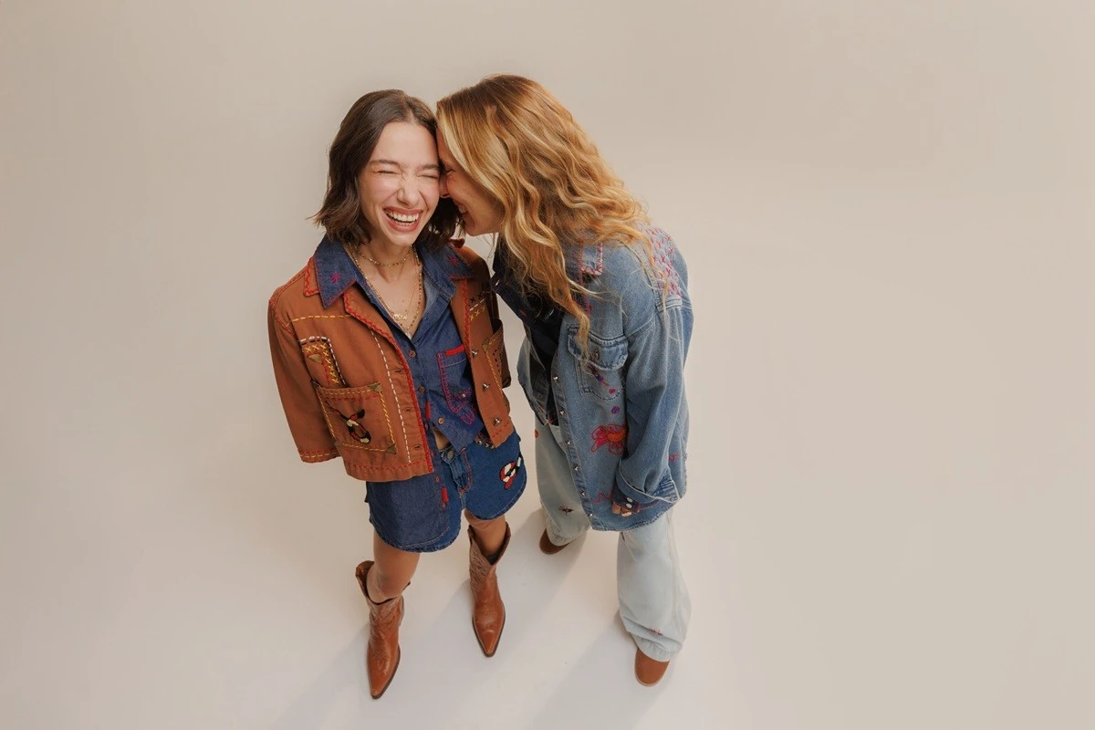 Cantão une Chica e Isabela Capeto em collab de jeans bordado