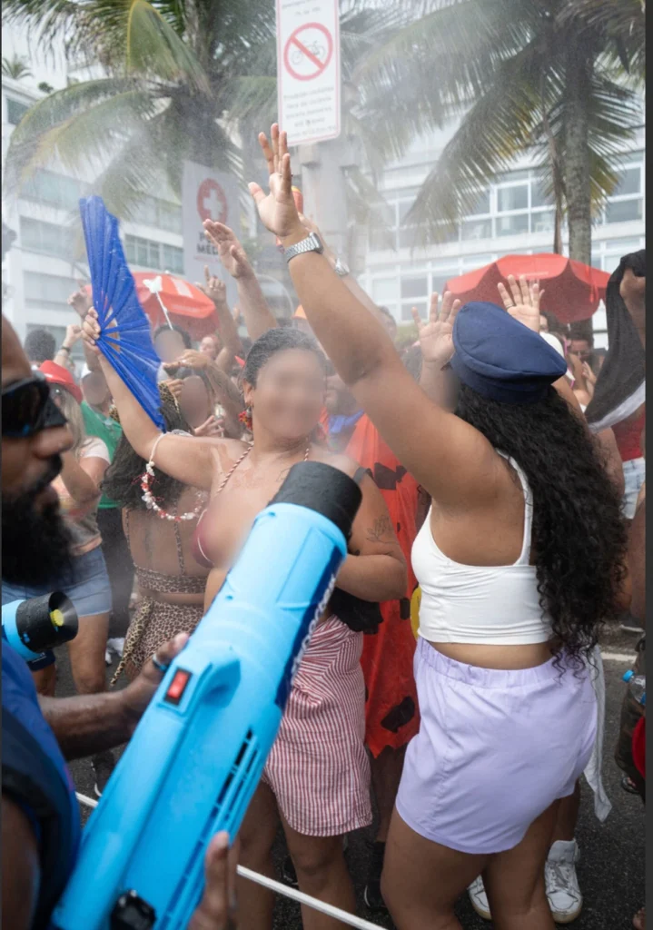 Rio distribui filtro solar e glitter biodegradável em 60 blocos Rio distribui filtro solar e glitter biodegradável em 60 blocos