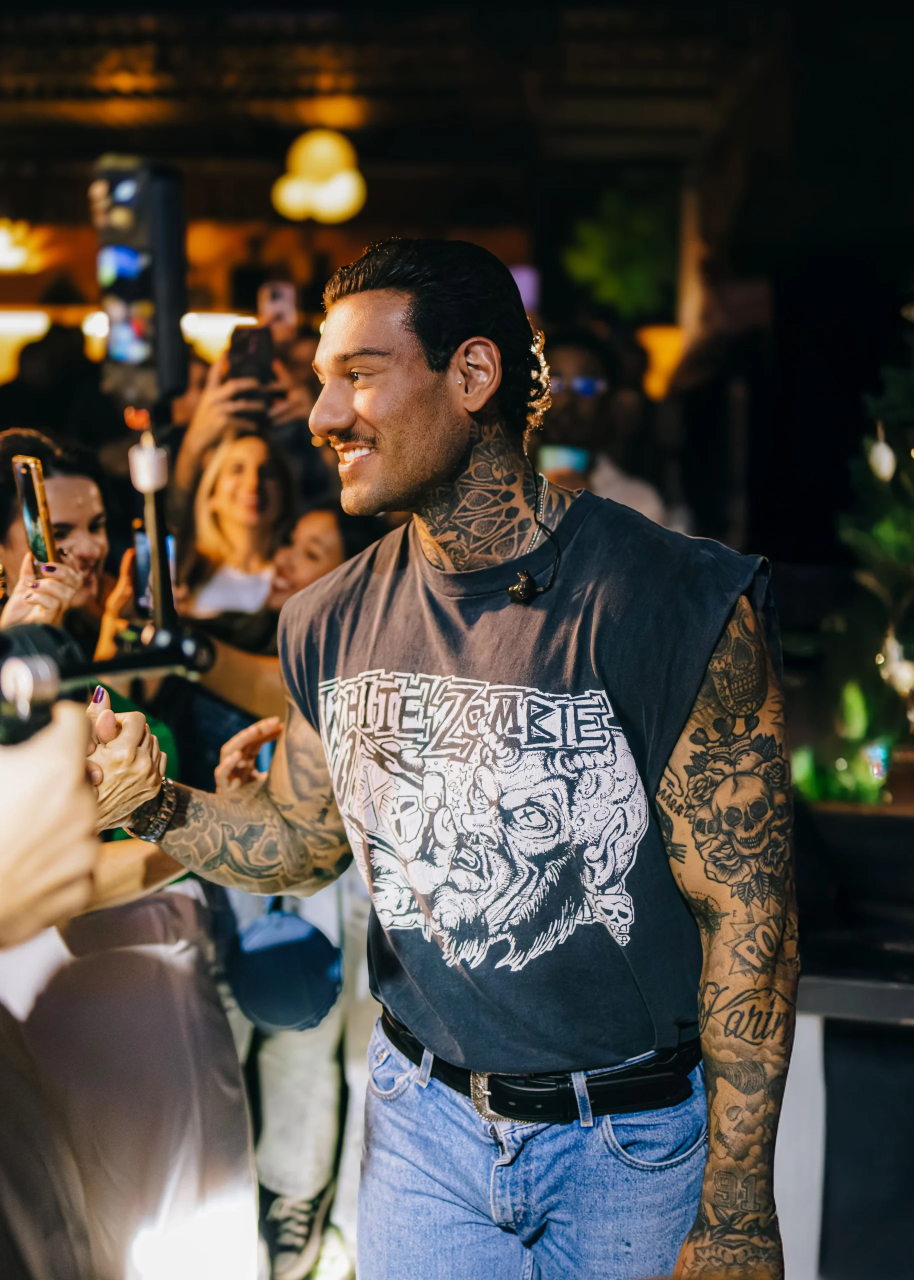 Lucas Lucco regrava hits no piseiro em “Na Resenha”